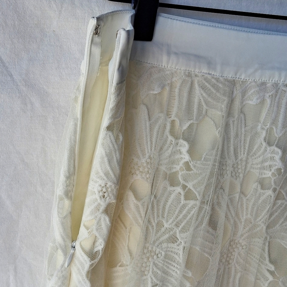 Lulu's White Lace Midi Skirt Size L - Picture 6 of 11